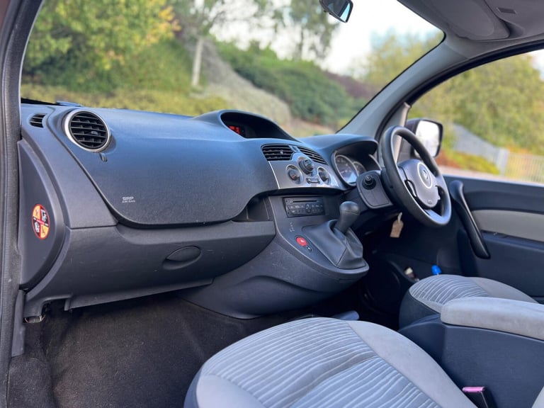 2011 Renault Kangoo 1.6 16V Expression Auto Euro 5 5dr MPV Petrol Automatic