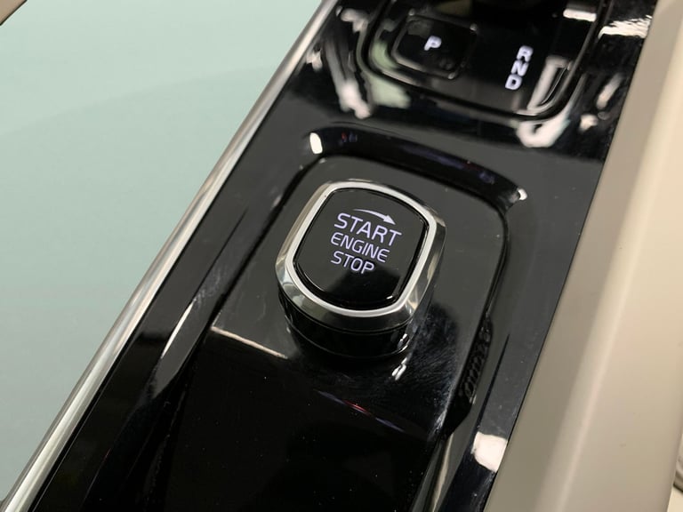2022 Volvo XC60 2.0 B5 MHEV Plus SUV 5dr Petrol Hybrid Auto AWD Euro 6 (s/s) (250 ps) - HK  Suv H...