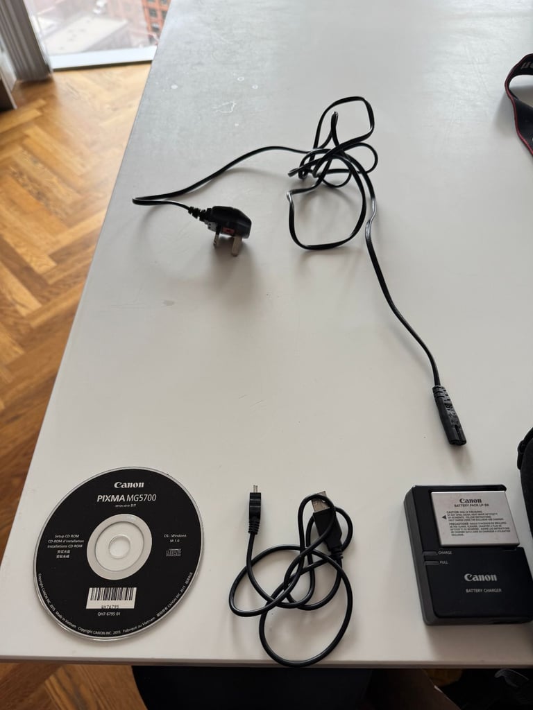 Cannon DSLR EOS 700D Camera + EFS 18-55mm Lens & Equipment - £225 O.B.O