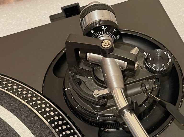 Technics SL 1210 MK2 Direct Drive Turntable 