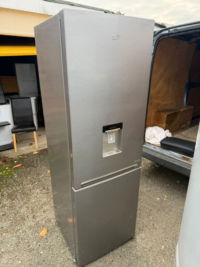 Fridge Freezer with Water Dispenser £150