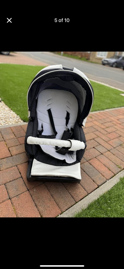 Mee-goo travel system pram