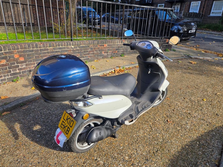 Piaggio, FLY, 2010, 124 (cc), great runner, 1 year mot.