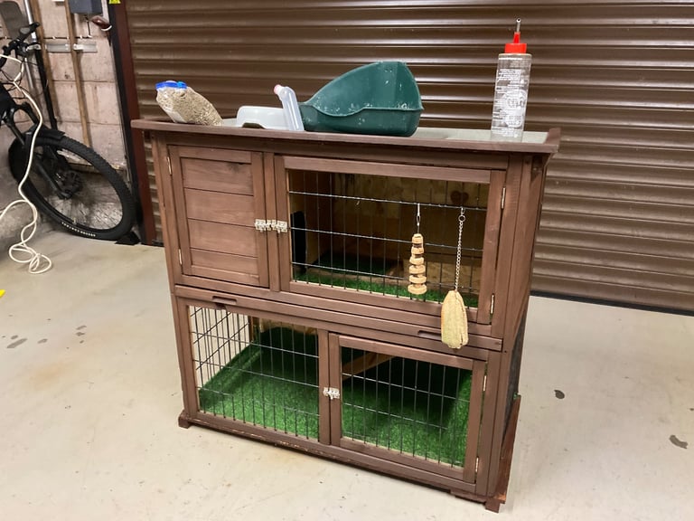 Rabbit or Guinea Pig Hutch. Can deliver. Extras Included