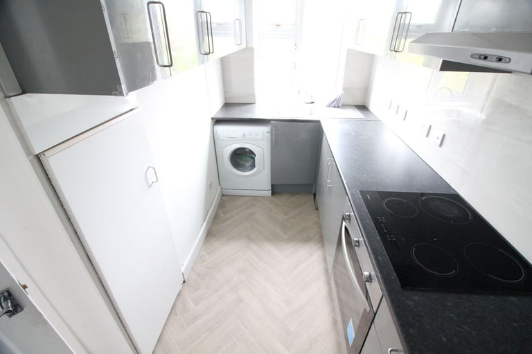 HUGE REFURBISHED TWO BED MAISONETTE- FELTHAM HANWORTH HOUNSLOW HEATHROW HAMPTON