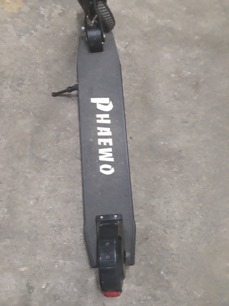 PHAEWO electric scooter - no mains charger