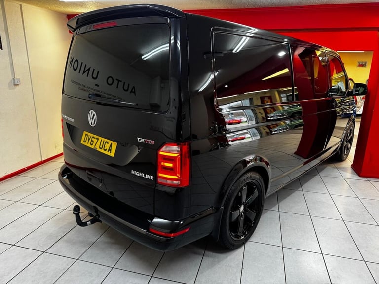 2017 Volkswagen Transporter 2.0 BiTDI T32 BlueMotion Tech Highline Kombi FWD SWB Euro 6 (s/s) 5dr...