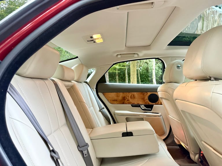 2010 Jaguar XJ 3.0d V6 Premium Luxury 4dr Auto SALOON DIESEL Automatic