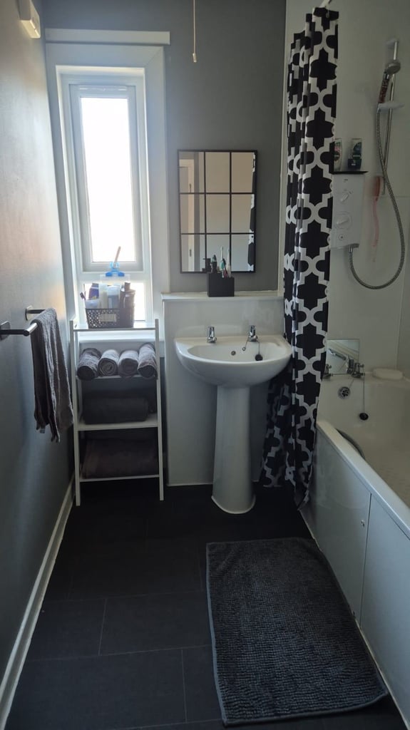 2 bedroom upper 