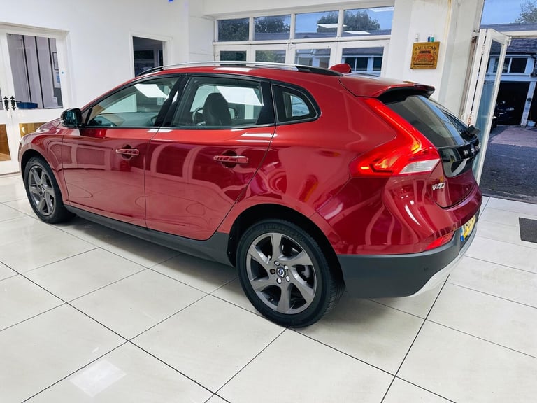 2015 Volvo V40 Cross Country 2.0 D2 Lux Auto Euro 6 (s/s) 5dr HATCHBACK Diesel Automatic