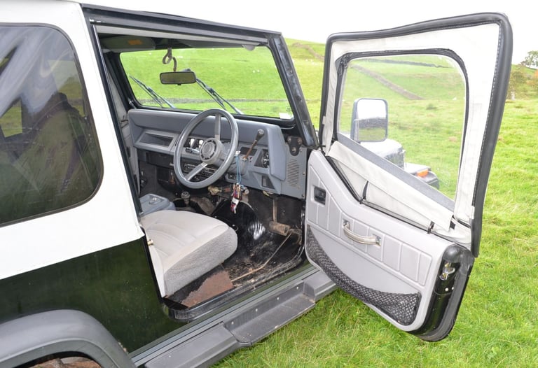 Jeep Wrangler YJ 4.2 Auto Soft Top 1988 for Restoration or Parts 'Free delivery'*