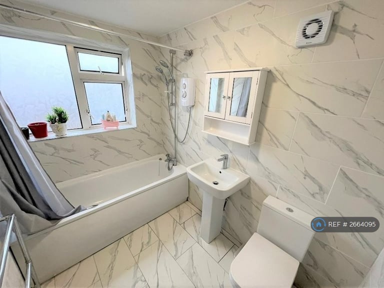 3 bedroom house in Tower View Crescent, Nuneaton, CV10 (3 bed) (#2664095)