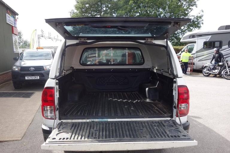 Toyota Hilux 2.4 D-4D Active Pickup Double Cab 4dr Diesel Manual 4WD ... 2020/70
