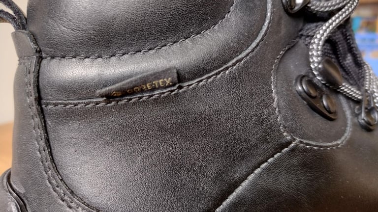 Clarks womens' TRI PATH DAY 2 GTX black leather boots,  SIZE UK 5 (38) - RRP £135.