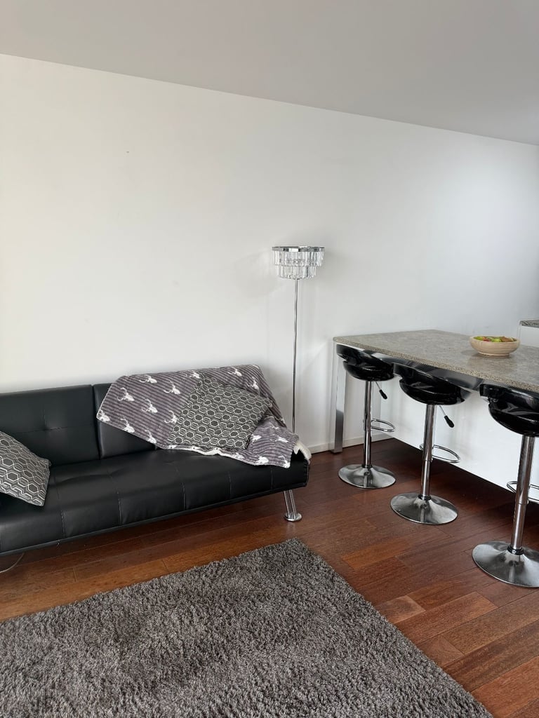 Modern Double Room in the Heart of Birmingham City Centre – All Bills Included!
