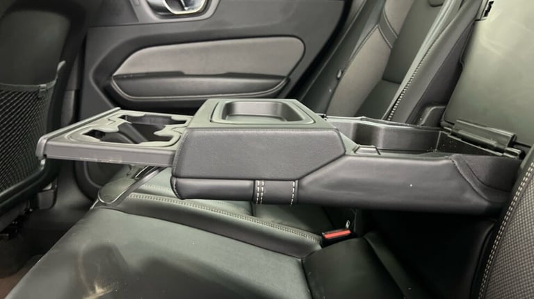 2021 Volvo XC60 B6 R-Design PRO AWD Mild Hybrid(22'Alloys, Harman Kardon, Panroof, Carplay) Estat...