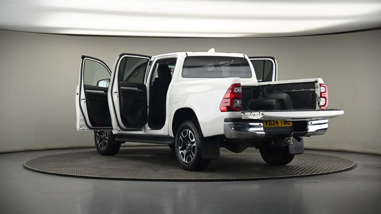 2024 Toyota Hilux 2.8 D-4D Invincible Pickup Double Cab 4dr Diesel Auto 4WD Euro 6 (s/s) (204 Pic...