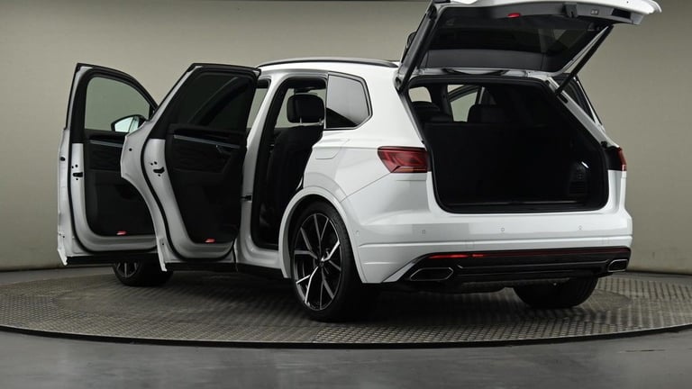 2023 Volkswagen Touareg 3.0 V6 TSI eHybrid 14.3kWh R Tiptronic 4Motion Euro 6 (s/s) 5dr SUV Petro...