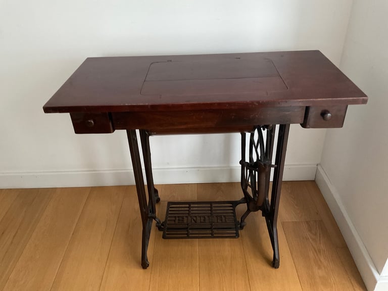 Singer sewing machine vintage