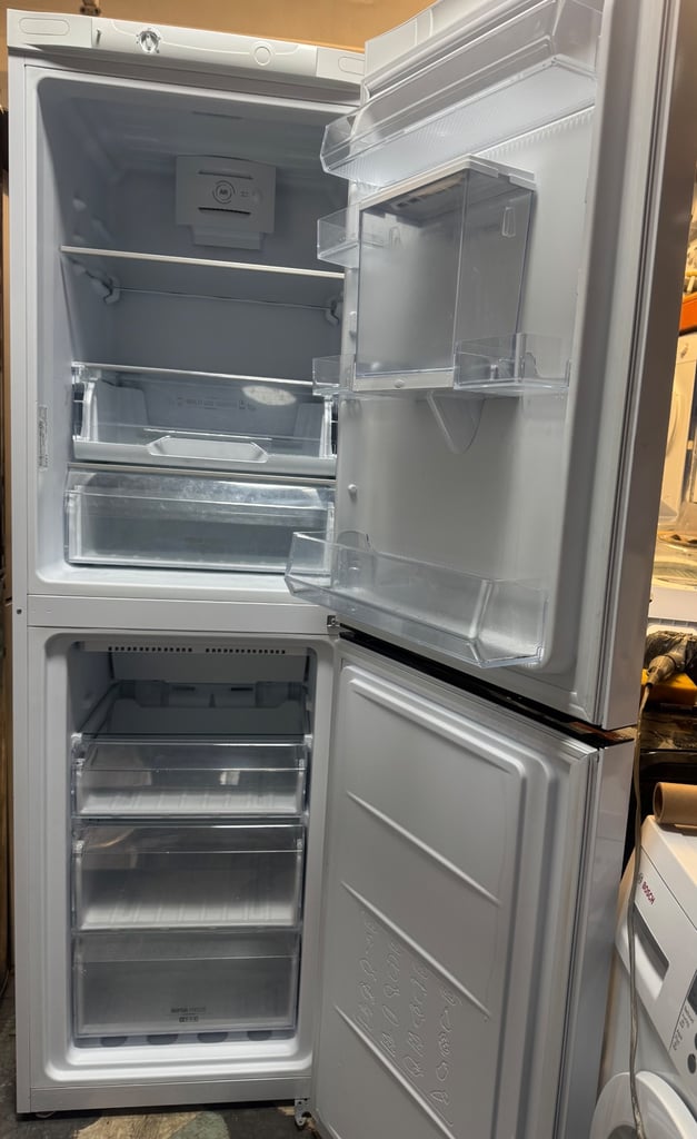 Hotpoint fridge freezer water dispenser latest model 60/190cm fully working order for sale 