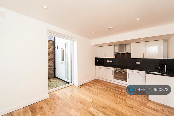 image for 1 bedroom flat in Loftus Road, London, W12 (1 bed) (#2650373)