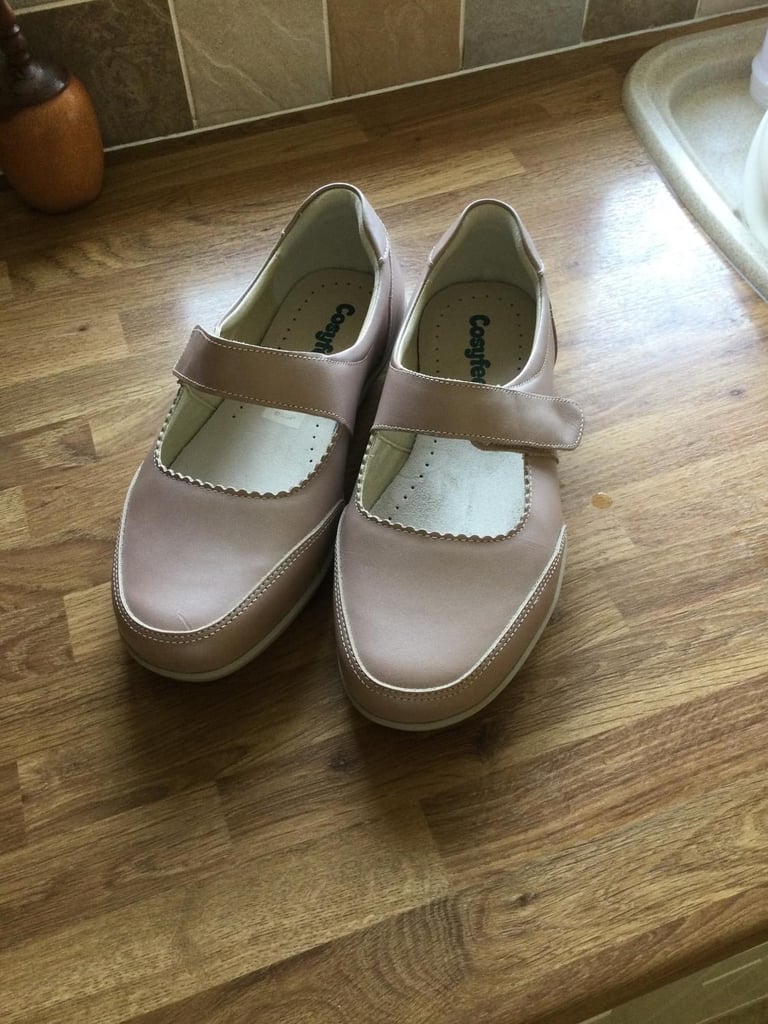 image for Ladies shoes from COSYFEET —-Size 6