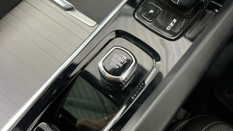 2021 Volvo XC60 B6 R-Design PRO AWD Mild Hybrid(22'Alloys, Harman Kardon, Panroof, Carplay) Estat...