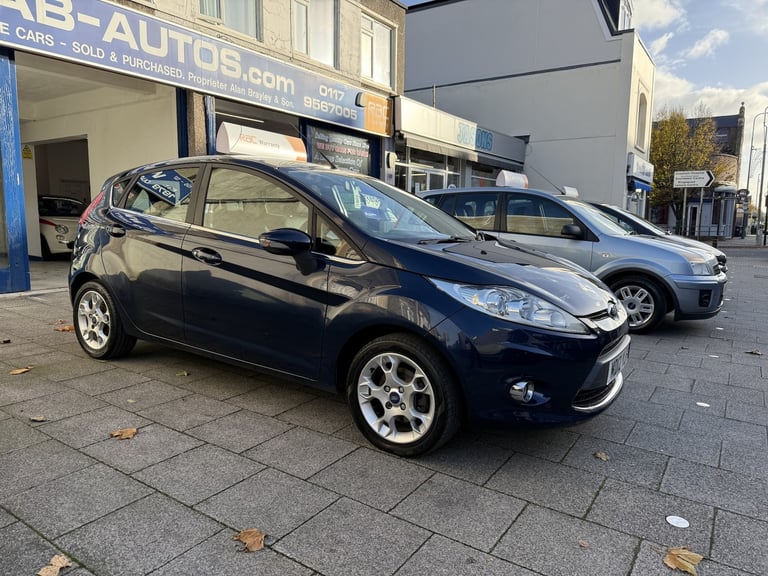 FORD FIESTA 1.4 TDCi DPF Zetec 2013