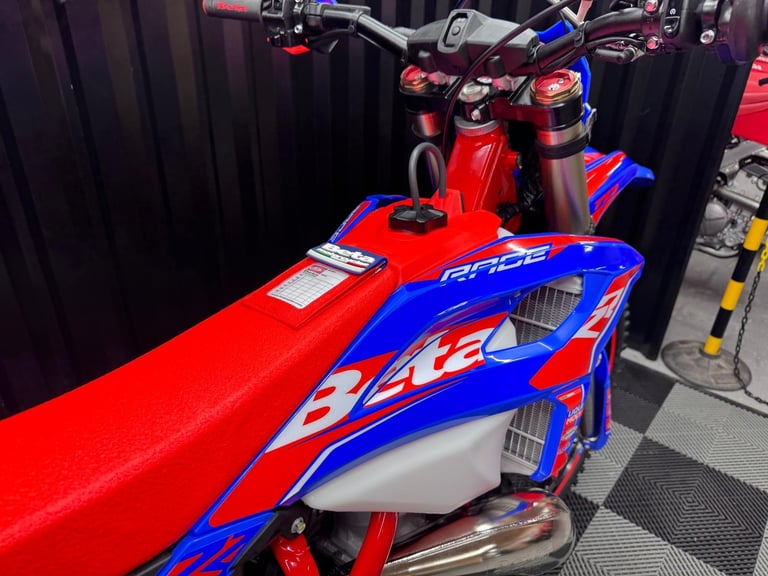 2026 BETA RR 300 RACE 2 STROKE ENDURO BIKE 