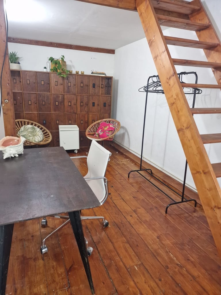 Office Studio Space with mezzanine £700 p/m work only - Available immediately 