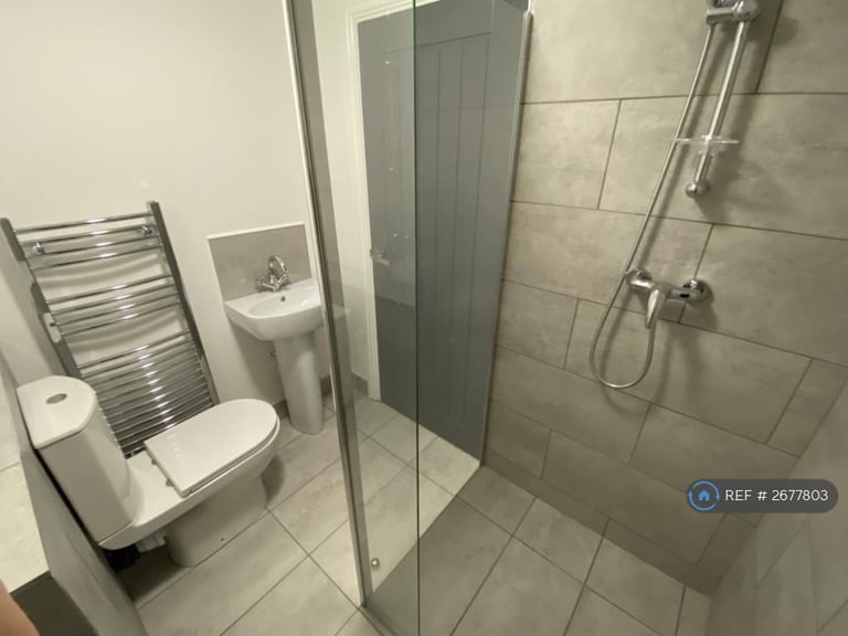 2 bedroom flat in Woodville Road, Cardiff, CF24 (2 bed) (#2677803)