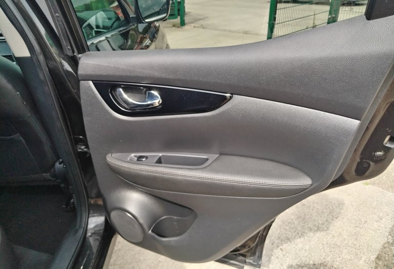 2015 Nissan Qashqai 1.6 dCi Tekna 5dr HATCHBACK Diesel Manual