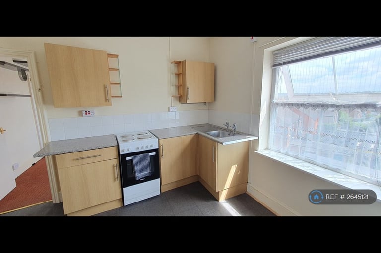 Studio flat in Springfield House, Ilkeston, DE7 (#2645121)
