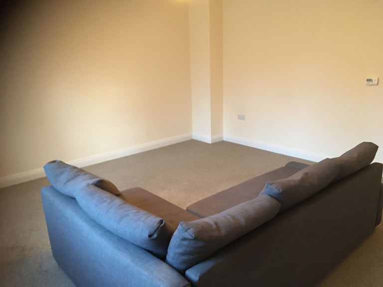 Two bedroom flat for rent in the heart of Ashburton