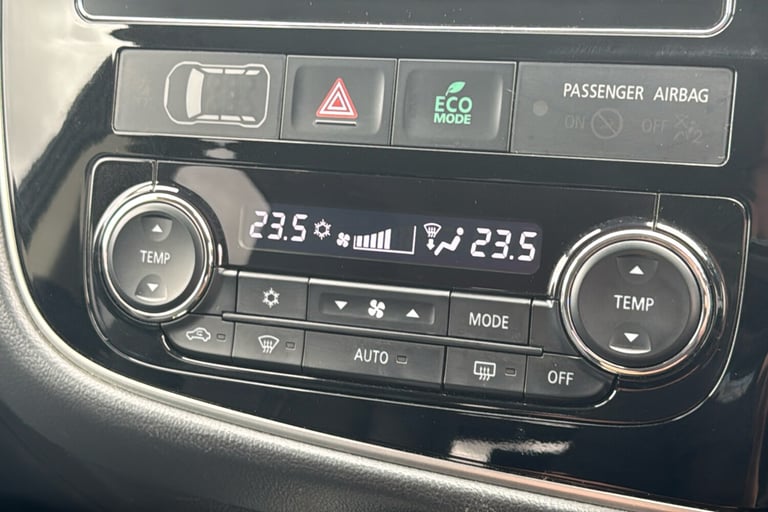  Mitsubishi Outlander PHEV 2.0h 12kwh 4hs Suv 5dr Petrol Plug In Hybrid CVT 4wd