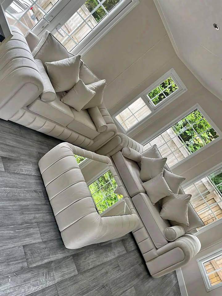 BRAND NEW 3+2 PLUSH VELVET SOFA AVAILABLE / DELIVERY