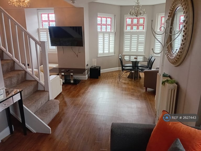 1 bedroom flat in Alexandra Road, Southend-On-Sea, SS1 (1 bed) (#2627443)