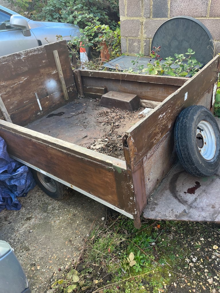 FREE BOX TRAILER 5ft by 4ft 