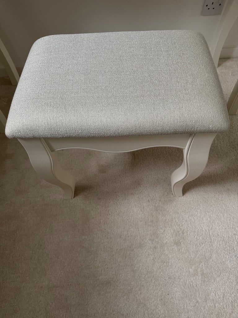 Dormy House Ivory dressing table with stool