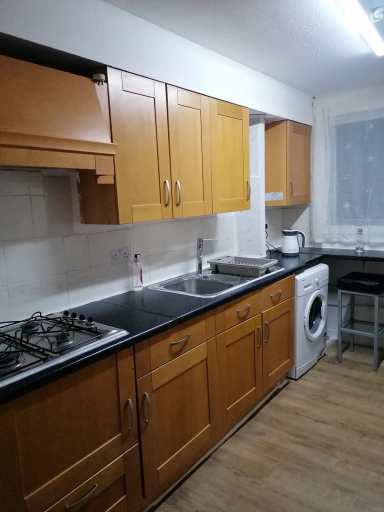 Room in EDINBURGH, Near Heriot Watt/Napier Uni/Shopping Centre