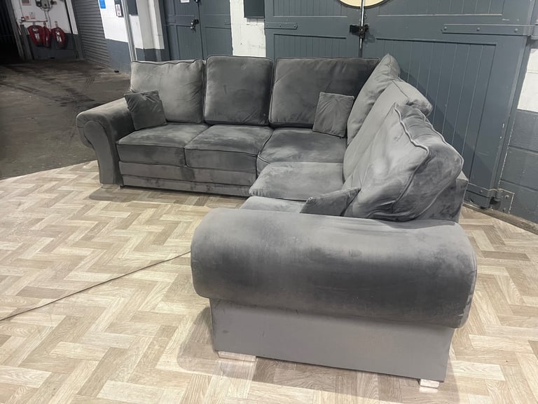 High quality grey L shape sofa, FREE DELIVERY 