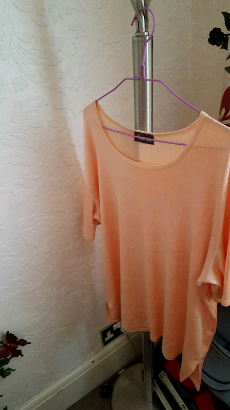 image for Ladies top size 18-20