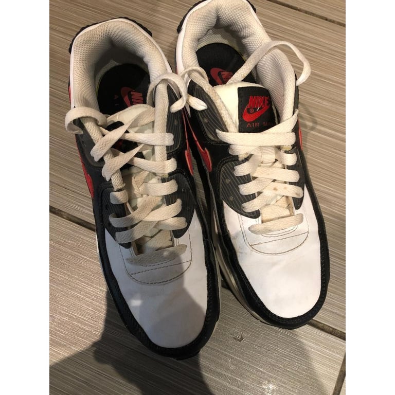 image for Nike Air Junior trainers size 5 in a very good condition