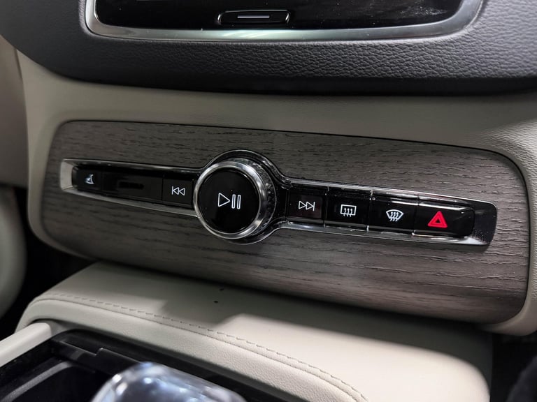 2021 Volvo XC90 recharge-inscription-pro T8 AWD (390 hp) Auto ESTATE Petrol/Electric Hybrid Autom...