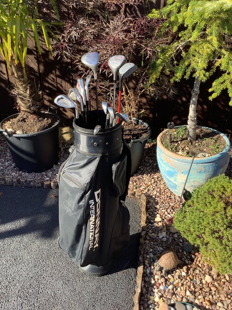 Set of John Letters graphite golf clubs, in a lovely Donnay golf bag. 