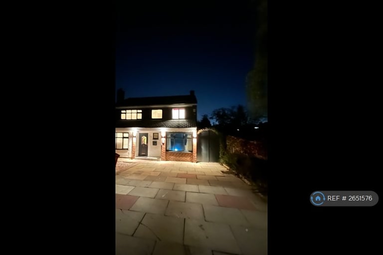 image for 4 bedroom house in Woburn Drive, Hale, Altrincham, WA15 (4 bed) (#2651576)