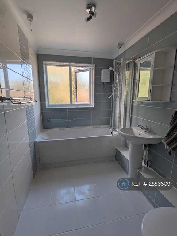 2 bedroom flat in Parklands, Southampton, SO17 (2 bed) (#2653809)