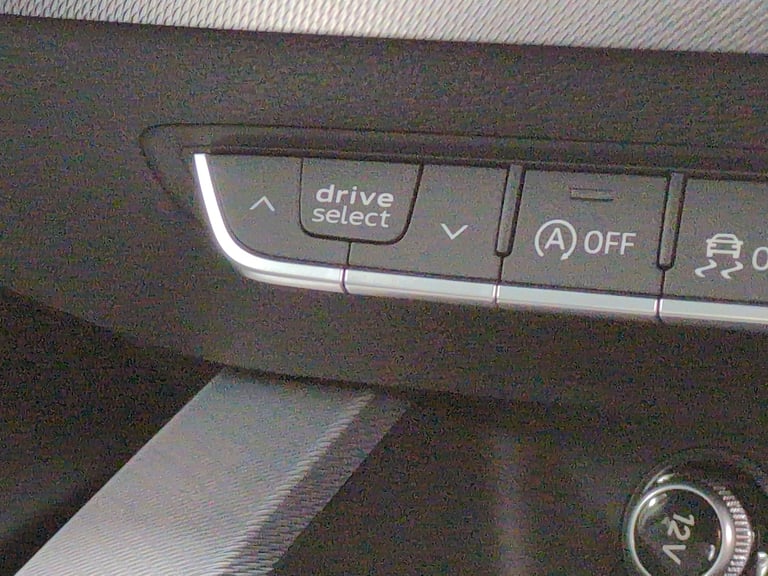 2019 Audi A4 2.0 TFSI 35 Sport Saloon 4dr Petrol Manual Euro 6 (s/s) (150 ps) - XENONS - Saloon P...