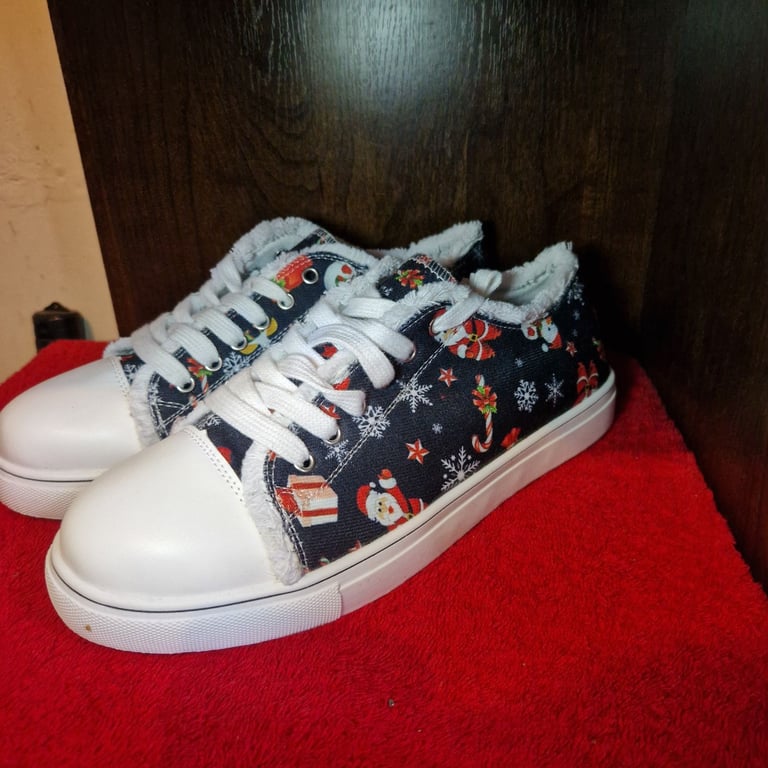Christmas Print Trainers – Festive Lace-Up Shoes Faux Fur Lined – Size EU 43 / UK 9 – Brand New