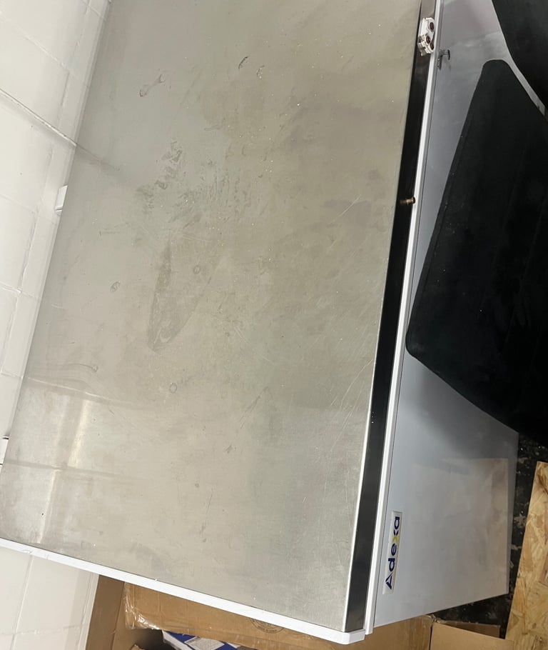 Commercial solid top chest freeze